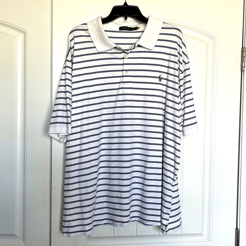 Short sleeve men’s polo, white with blue stripes. Size 3XB in great condition.